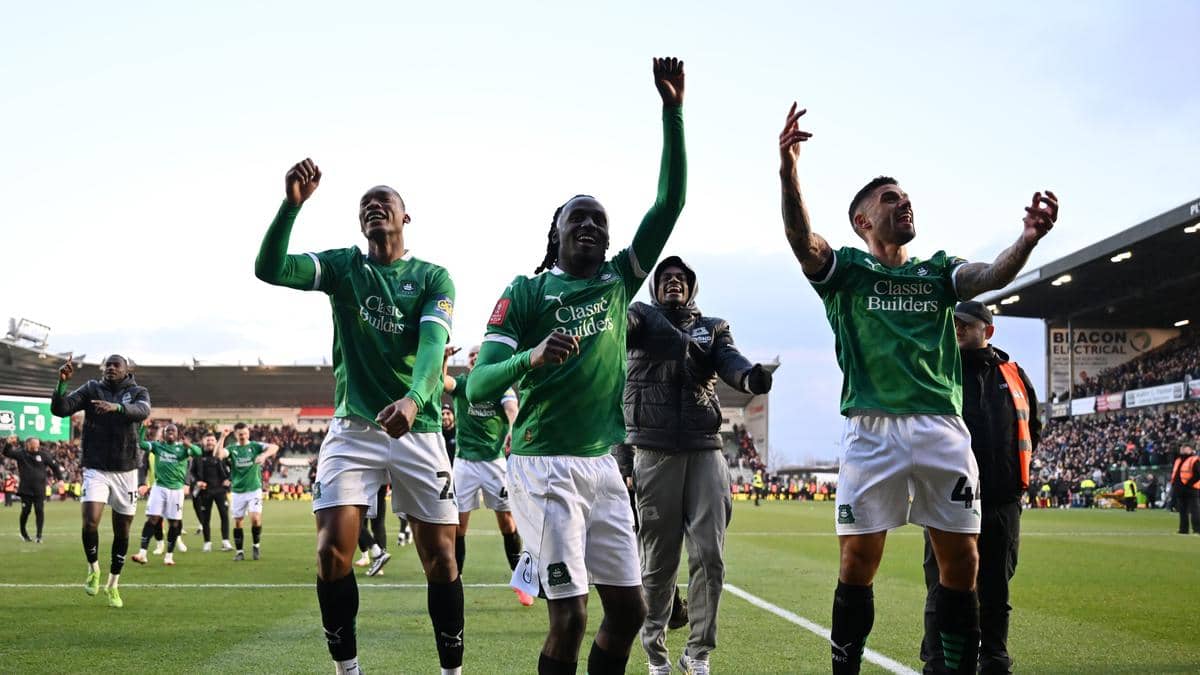 The fourth round defeat Tobar Liverpool from the FA Cup by sending a second level Plymouth Premier League