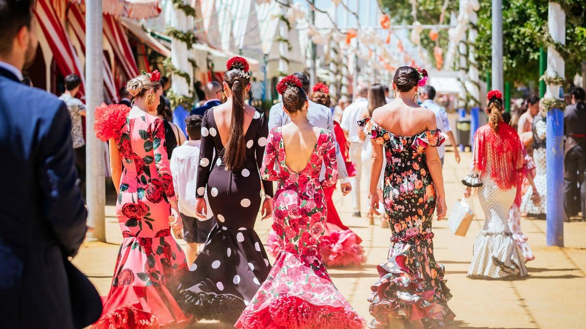 How are Spanish designers re -inventing the flamenco clothing with contemporary flair